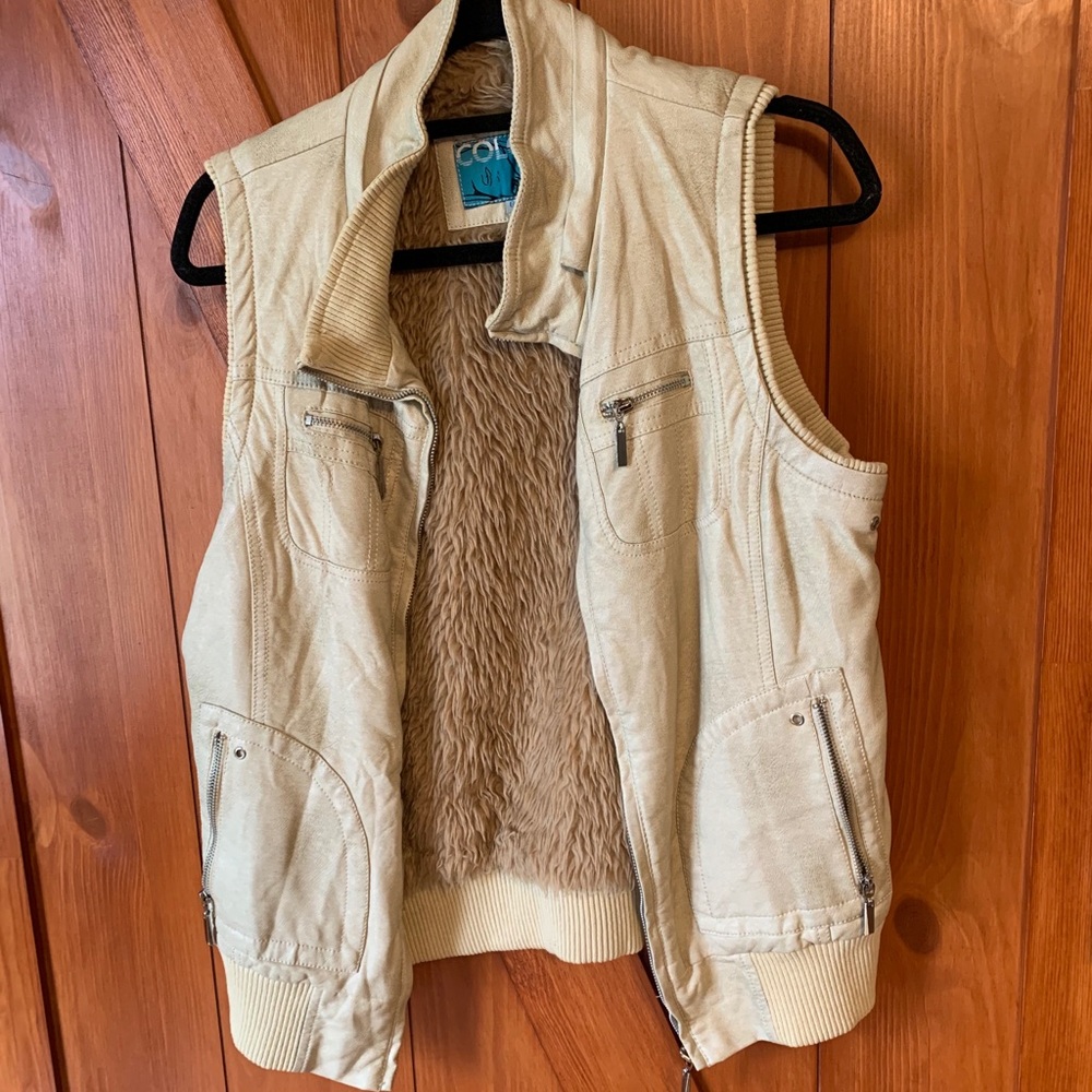 🎉3/30🎉 sleeveless jacket